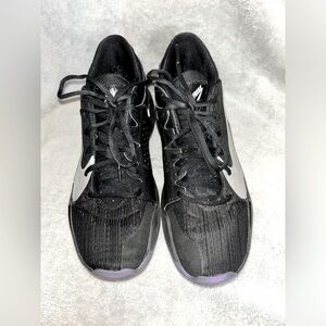 Men’s Nike Freak 2 Shoes, Size-9, lightly worn.